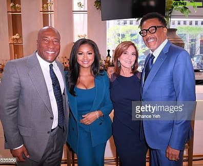 Eboni K. Williams Instagram - Vibes… #UpFronts #StayTuned #BlackOwned #BetOnBlack @allenmgroup @realbyronallen @thegrio @justicecentraltv The Avra Group