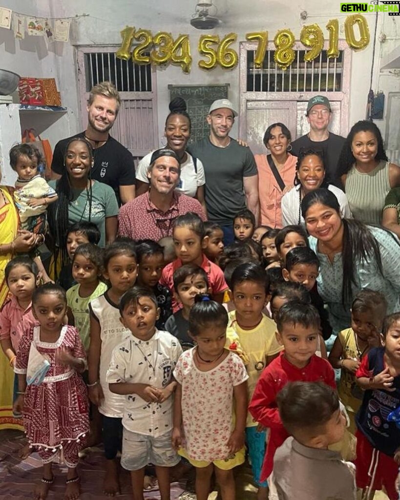 Eboni K. Williams Instagram - That time in India✨🇮🇳⁣ ⁣ I was blessed to journey to Mumbai and Ahmedabad. ⁣ ⁣ It was a life enhancing experience, for which I’m eternally grateful. ⁣ ⁣ 3 Takeaways from India⁣ ⁣ *These people do the MOST with the LEAST. Many of us do the LEAST with the MOST. ⁣ ⁣ *Cotton became a tool of Indian liberation..⁣ Cotton was a fundamental tool of Black American oppression ⁣ ⁣ *Women, all around the world 🌍, know what to do with money ⁣ ⁣ @realityisrael @jdcentwine India : इंडिया
