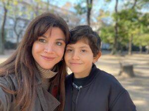 Ebru Ceylan Instagram - ✨🤍

#memories 
#momandson 
#parishatırası
@tibet_ceylan  2022
