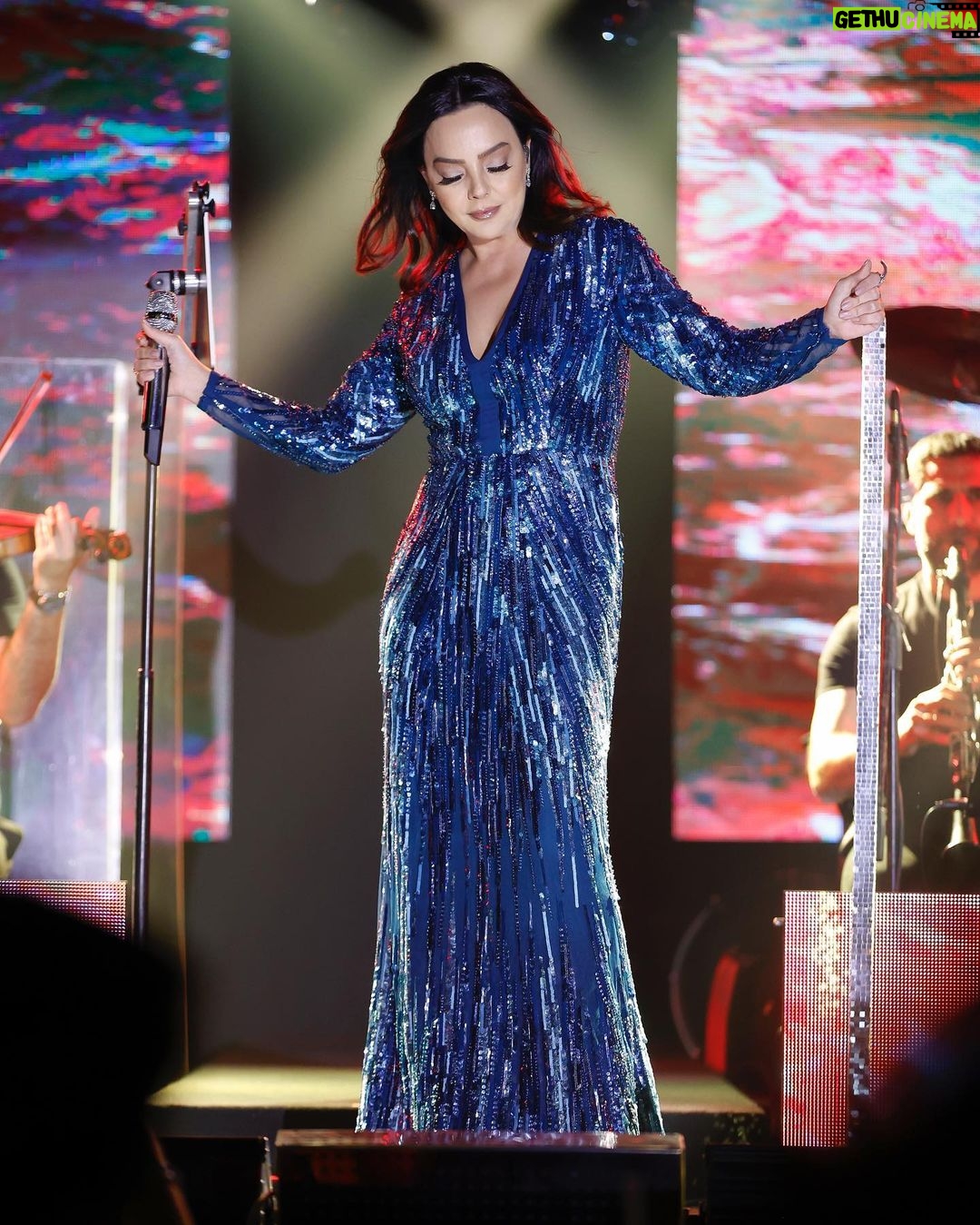 Ebru Gündeş Instagram - Hafta sonundan kalanlar 🎤😍