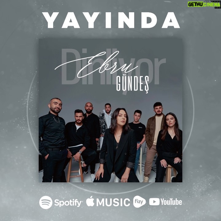 Ebru Gündeş Instagram - Öncelikle eserleri ve sesleriyle projemizde yer alan tüm arkadaşlarıma sonsuz teşekkür ediyorum… Sizlerin de beğenileriyle hayata geçen bu albüme katkıda bulunan herkese, özellikle ekibime minnettarım. Gerçekten kalpleriyle çalıştılar, sabır ve emekle müthiş bir iş çıkardılar... Beraber daha nicelerine inşallah… @caglarkocatepe @ondersariahmet @berkerakca @promomedya @serdarsaglam @canerercanidig @gizlimedya @burakkabann @ozerhuysal @halilguzel Ve genç meslektaşlarım; sizi tanımış olmak bile benim için çok kıymetliydi, umarım vesile olduğumuz bu yolda her şey gönlünüzce olur... Hayallerinizin gerçekleşmesinde küçük de bir katkımız olursa, bu bizim için en büyük mutluluk olacaktır. Yolunuz açık olsun... @cerentekinarslann @lkeremkeskin @mertkazirr @thegundiyer @ridvanemreozdemir @sozmuzikserdarcakar @yns.akky #EbruGündeşDinliyor