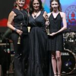 Ece Yüksel Instagram - 29. Adana Altın Koza Film Festivali’nde en iyi kadın oyuncu ödülünü kazanmanın gururunu yaşıyorum! Filmimiz @elailehilmiveali_themovie 7 ödül kazandı çok mutluyuz 🎈 Ayrıca elbisem için @shop_loveonfriday ve saç aksesuarım için @elipeacock ‘a çok teşekkürler 🥰 I won the best actress award in 29th International Adana Film Festival and i’m very proud! Our film @elailehilmiveali_themovie won 7 awards , we couldn’t be happier 🎈 Ik heb de beste actrice prijs gewonnen op het Internationale Adana Film Festival en ik ben super trots! Onze film @elailehilmiveali_themovie heeft 7 prijzen gewonnen, we zijn heel blij 🎈 Adana, Turkey