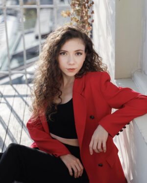Ece Yüksel Instagram - Yaptığımız keyifli röportaj bugün Hürriyet Kelebek’te 🦋
📸 @ozanguzelce 
@hurriyetkelebek