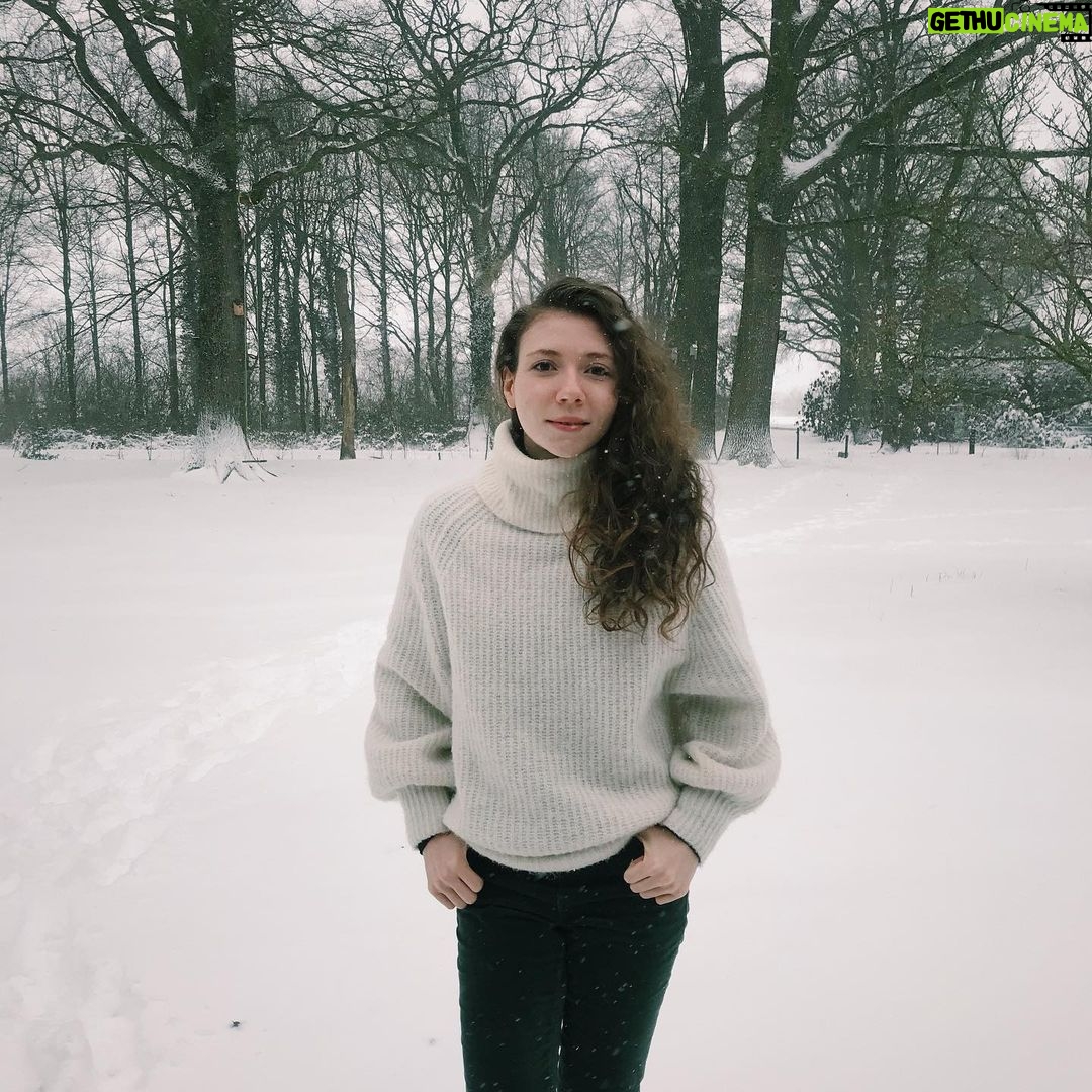 Ece Yüksel - 4.3K Likes - ❄️