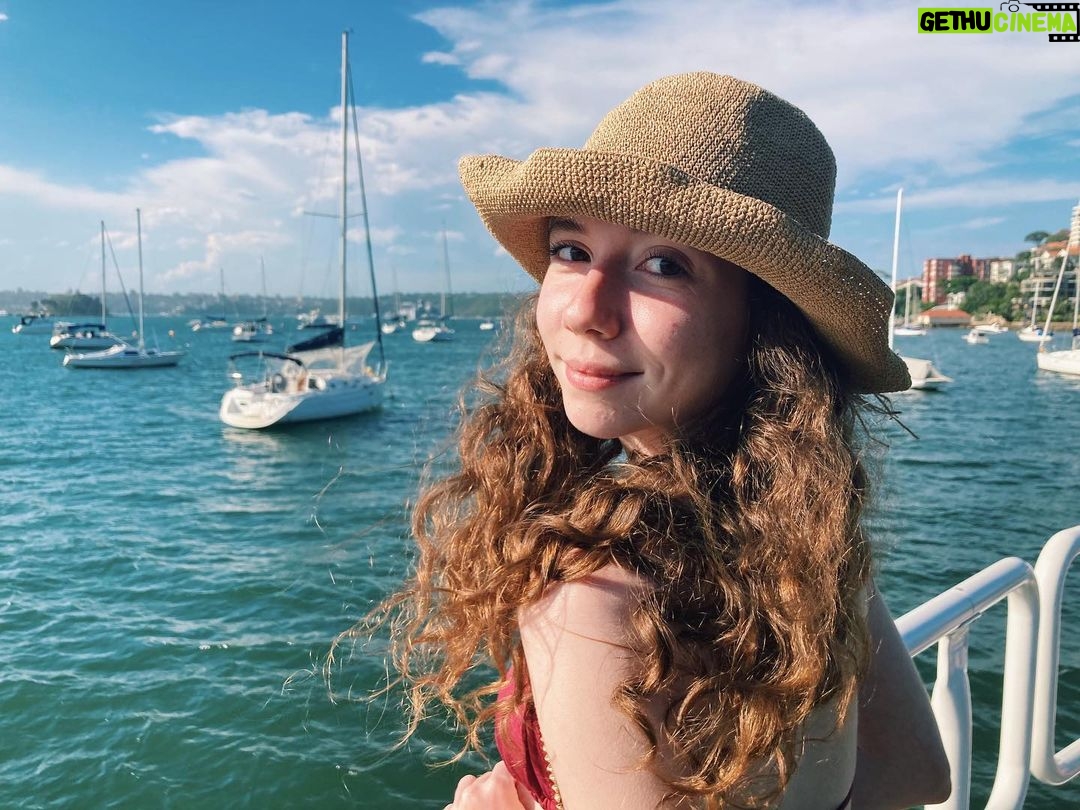Ece Yüksel - 4K Likes - Aralık’ta denize de girdik @burcugolgedar 👒☀️