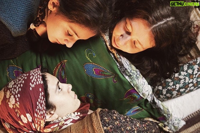 Ece Yüksel Instagram - 52. SİYAD Türkiye Sineması Ödülleri’nde Kız Kardeşler filmimiz 10 dalda 11 ödüle, Bağlılık Aslı 3 dalda ödüle aday oldu. Kız Kardeşler filmiyle en iyi kadın oyuncu ve Bağlılık Aslı filmiyle en iyi yardımcı kadın oyuncu ödüllerine adaylığım için teşekkür ederim, çok mutluyum ve gururluyum. A Tale of Three Sisters is nominated for 11 awards in 10 categories in 52nd SIYAD Turkish Cinema Awards. Commitment Asli is nominated for 3 categories. I am nominated for best actress with A Tale of Three Sisters and with Commitment Asli for best supporting actress. I am very happy and proud! #siyad