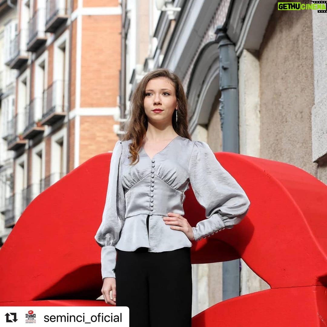 Ece Yüksel Instagram - @seminci_oficial press conference @ataleofthreesistersmovie Teatro Calderón Valladolid