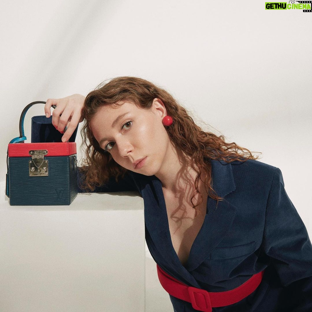 Ece Yüksel Instagram - L’Officiel Eylül sayısında Teşekkürler Röportaj @baglankeskin Fotoğraf @firatmeric Moda editörü @cerencetinoglu Saç @enginckmk Makyaj @burkhu