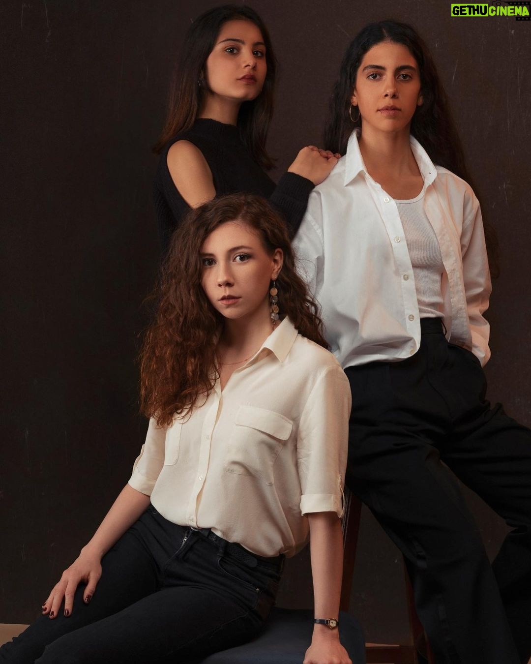 Ece Yüksel Instagram - Kız Kardeşler Hürriyet Cumartesi ekinde 🎈