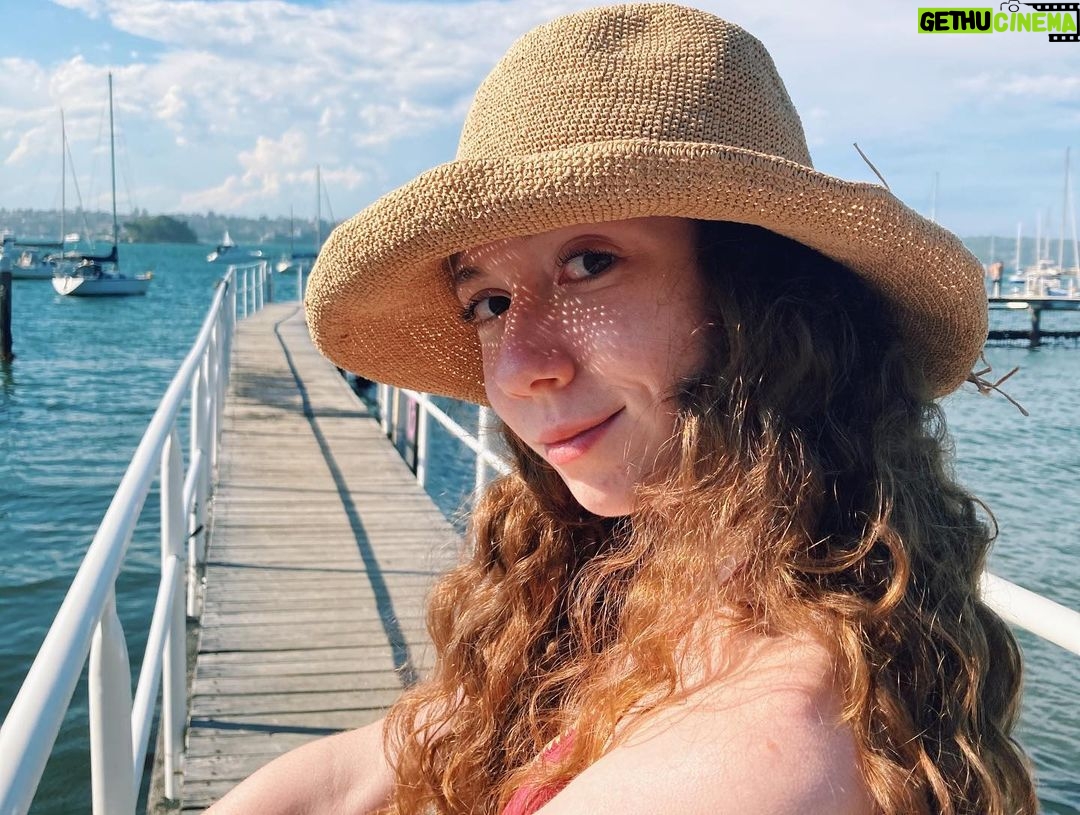 Ece Yüksel - 4K Likes - Aralık’ta denize de girdik @burcugolgedar 👒☀️