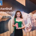 Ece Yüksel Instagram – 41. İstanbul Film Festivali’nden en iyi kadın oyuncu ödülünü kazandım 🎈 çok mutlu ve gururluyum. Başta yönetmenimiz Ziya Demirel’e sonra tüm film ekibimize teşekkürler. 
I won the best actress award at the 41st Istanbul Film festival, i’m very happy and proud. Thanks to our director Ziya Demirel and our crew. 

Ayrıca kıyafetim için anneciğime, saçım ve makyajım için @esmaekeskin e teşekkürler ❤️