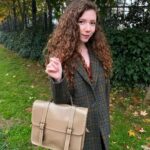 Ece Yüksel Instagram – I love autumn 🍂 
And i love my bag @montecristoderi thank you 🧡