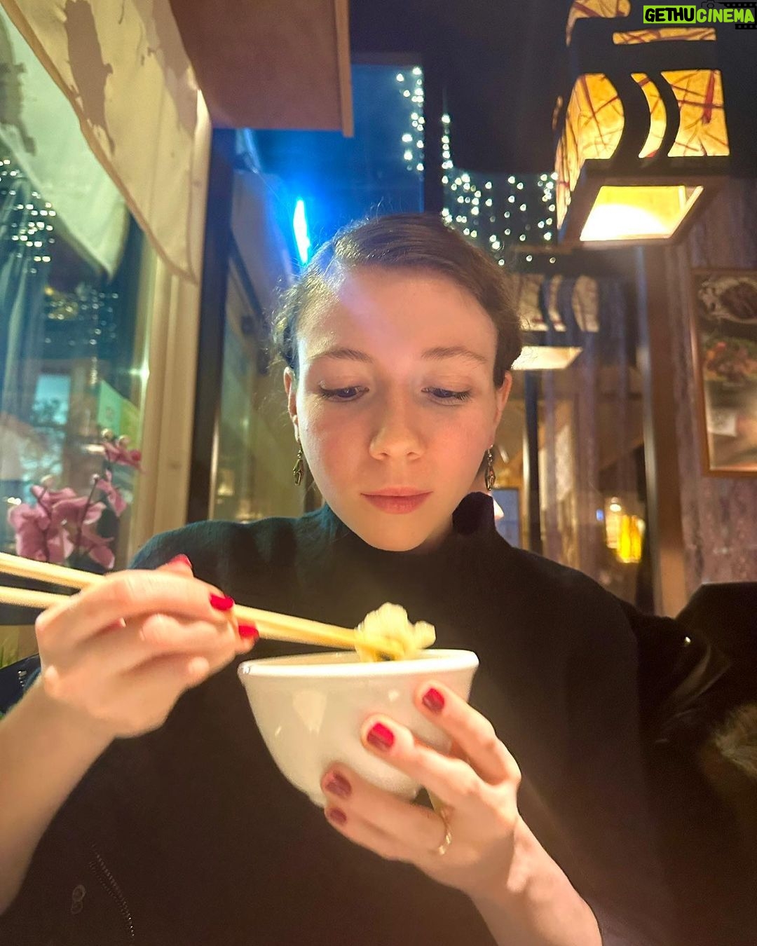 Ece Yüksel Instagram - Her şeye ramen gülün 🍜