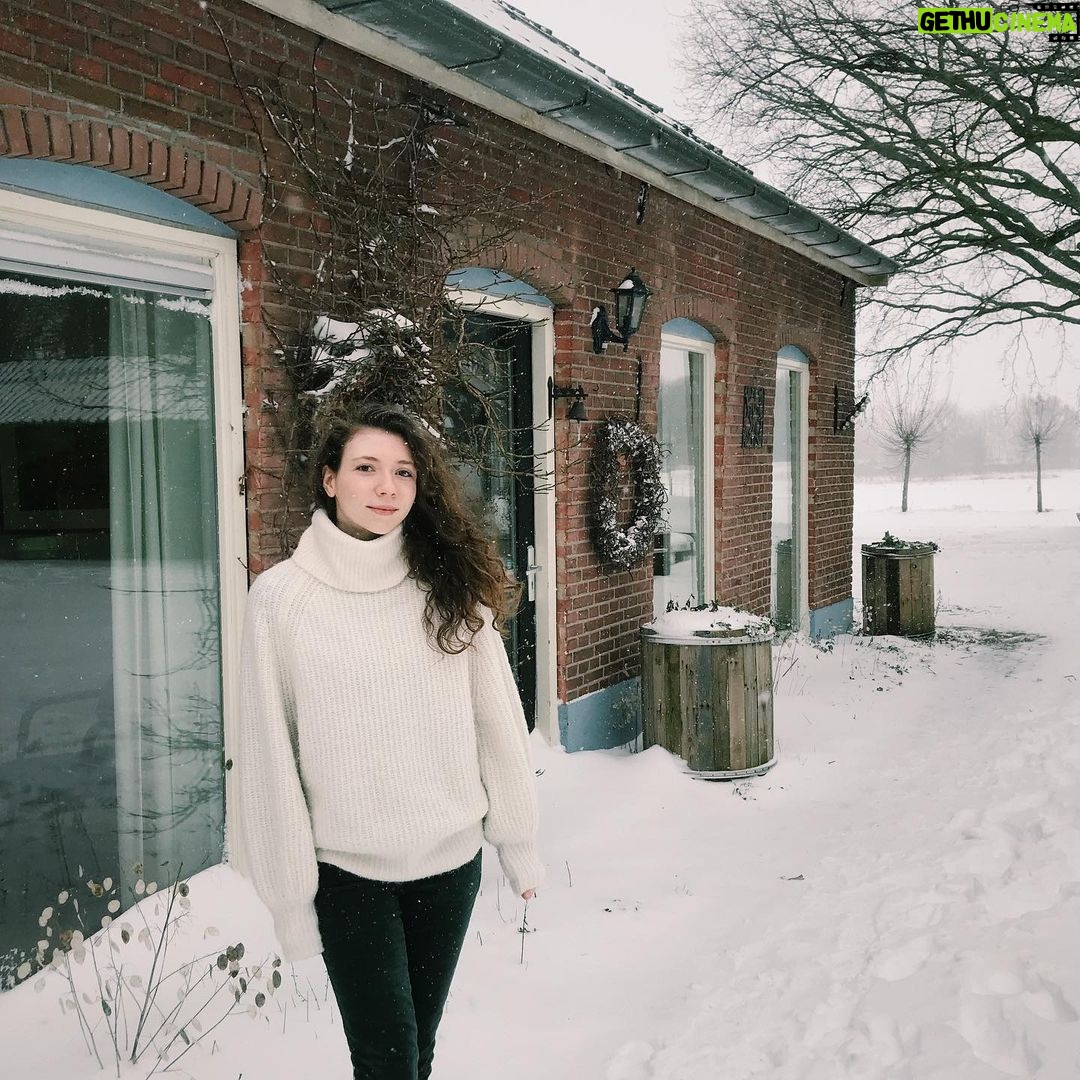 Ece Yüksel - 4.3K Likes - ❄️