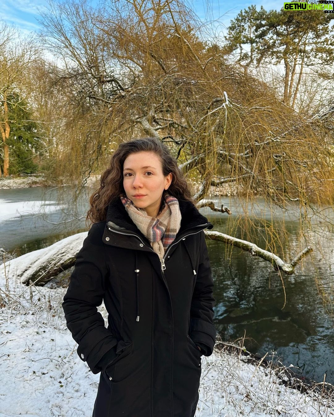 Ece Yüksel Instagram - Biliyorum hepsi aynı gibi. Ama değil işte seçemedim. Bir de bonus sonda ❄️ Utrecht