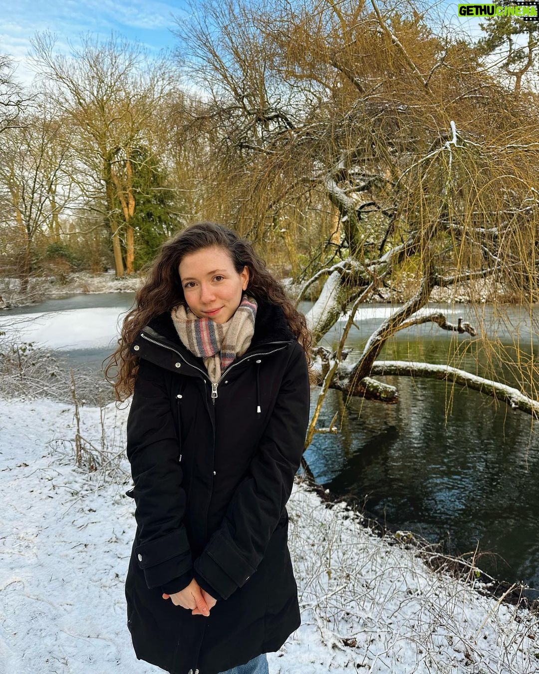 Ece Yüksel Instagram - Biliyorum hepsi aynı gibi. Ama değil işte seçemedim. Bir de bonus sonda ❄️ Utrecht