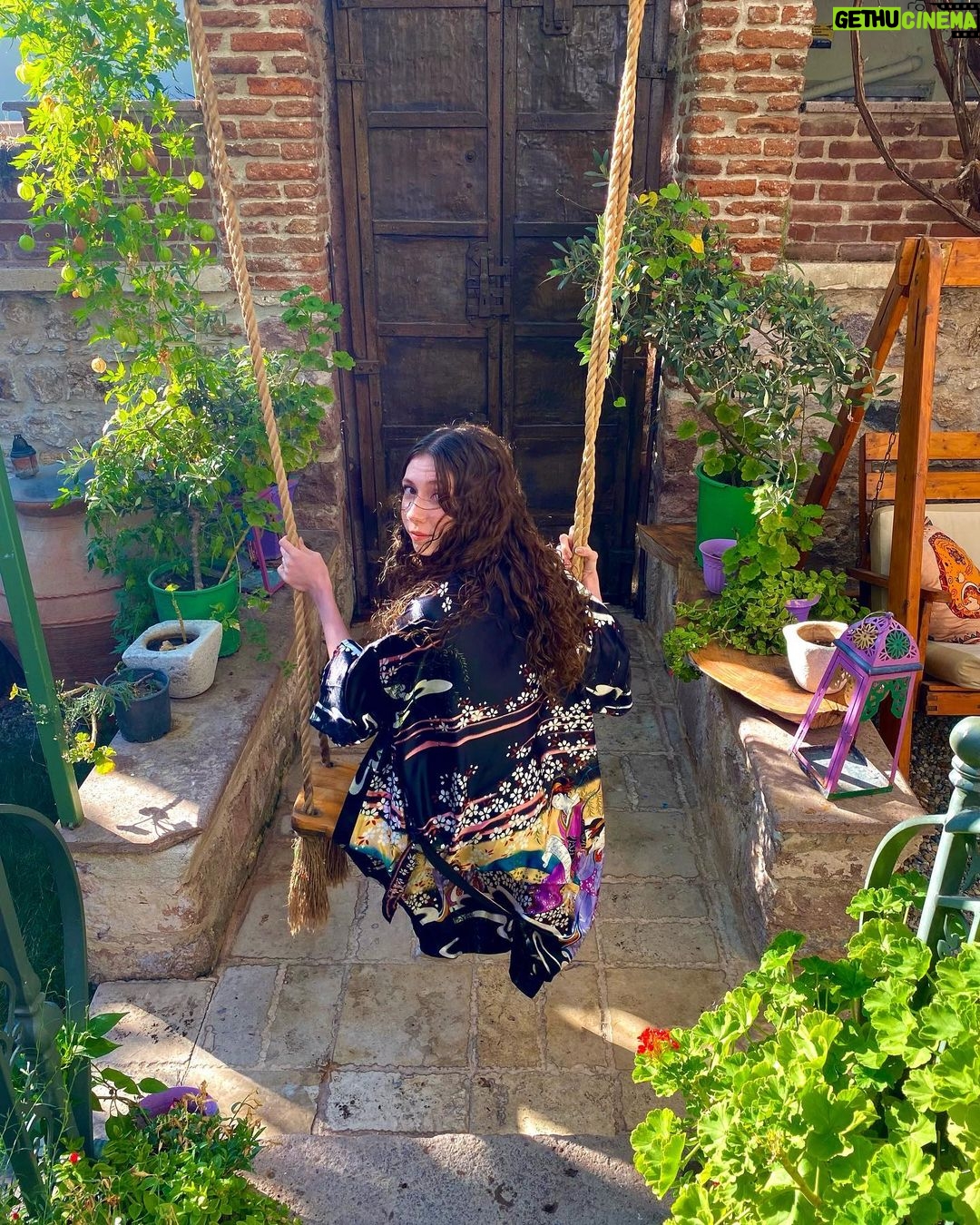 Ece Yüksel - 3.2K Likes - I miss summer ☀️ #tb
Artık yaz gelsin. Yüzümüzü sıcak güneşe döndürelim. Şu bitmek bilmeyen kışın bitişini kutlayalım birlikte.
Photo @mehmetuguryuksel