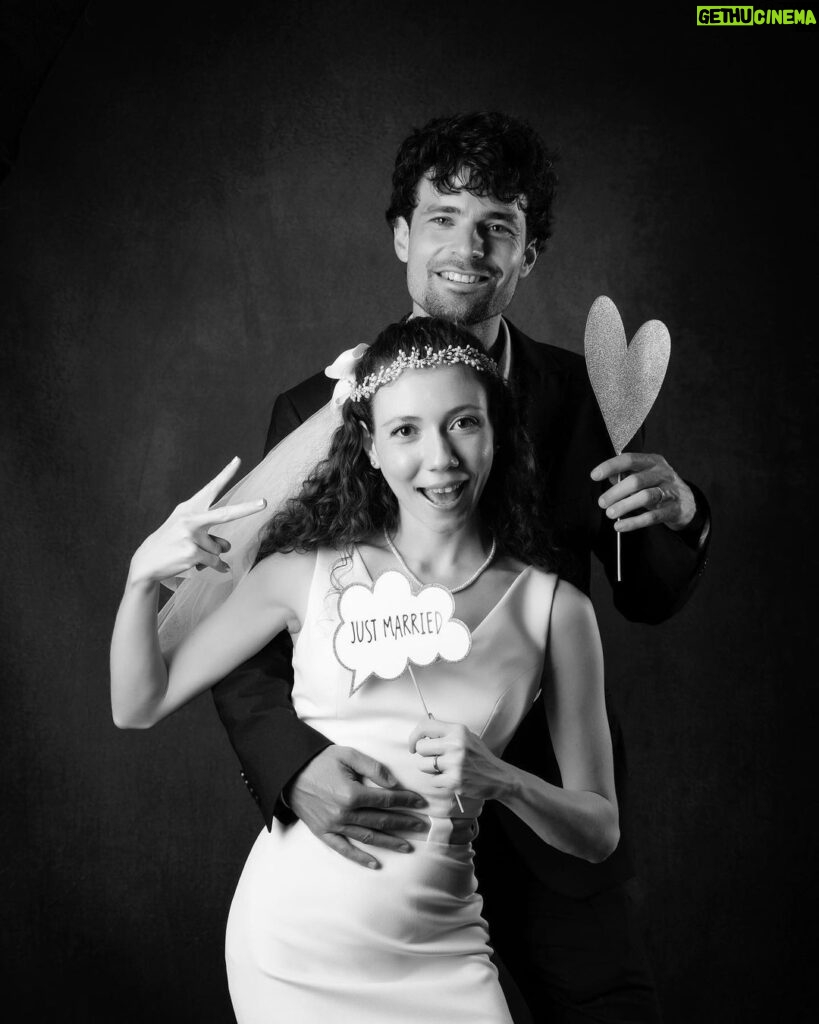 Ece Yüksel Instagram - Thanks 2022 ❤️ it’s been an unforgettable year #justmarried Photo by @studioblackwhite_ 🙏🏼