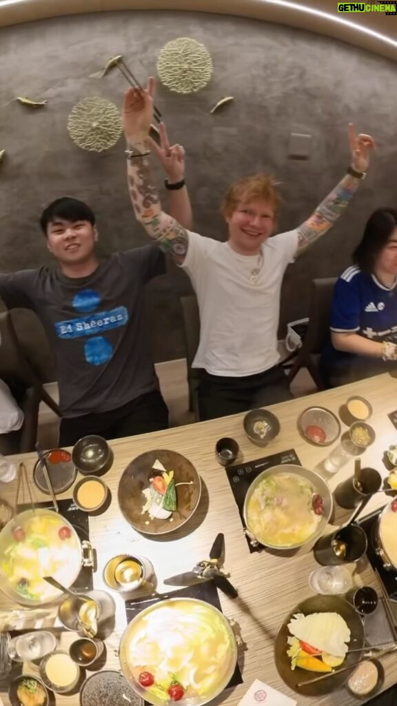 Ed Sheeran Instagram - Hid envelopes all around Kaohsiung and left clues for fans to win a lunch with me. Never done this before but it was super fun, and great to meet some of the Taiwanese fan base. Lemme know in comments ideas for Bangkok !