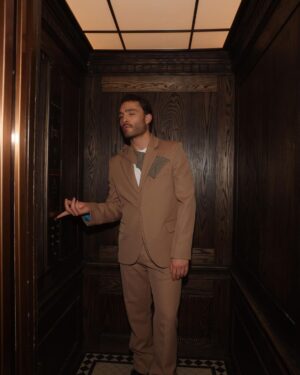 Ed Westwick Instagram - Love in an elevator (head-butt line up slide 2)