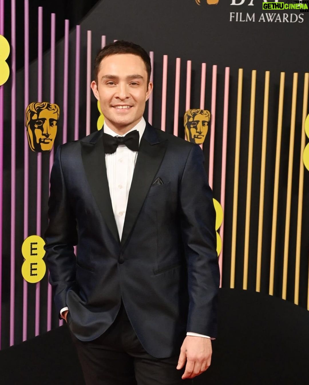 Ed Westwick Instagram - @bafta weekend photo roundup. @moalturki @iamamyjackson there’s no better company ! Congratulations to all the nominees and winners! It’s been such an amazing year for films! I still have so many to see though! Xx Royal Festival Hall