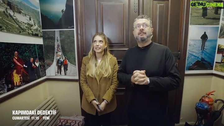 Eda Ece Instagram - 11.15 @foxturkiye açılsın Kapımdaki Dedektif yeni bölüm birazdan İyi seyirler! @nasuhmahruki @minemahruki @ibrahimselim @dyson #dyson