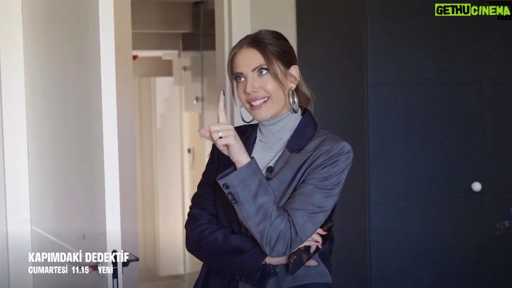 Eda Ece Instagram - Kapımdaki Dedektif birazdan başlıyor @foxturkiye açılsın😍🕵️♀️ @dyson #dyson @ibrahimselim @avataratakan @serapinakappa