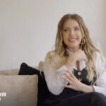 Eda Ece Instagram - Buyrun yeni bölüm fragmanımız! Hastalığım boyunca evde gündüz kuşağı izlemiş biri olarak söylemek isterimki, Kapımdaki Dedektif'in değeri bilinsin🤣🤣🤣 Şaka bir yana, her cumartesi 11.15 @foxturkiye @dyson #dyson @ibrahimselim 🕵️‍♀️♥️ @saffetemretonguc