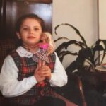 Eda Ece Instagram – Anneme verdiğim poz😂 90’s!