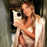 Eda Ece Instagram - Selam Yıldız'cım:) 6.sezon !!!!!! Şaka gibi ama bunu siz istediniz:) #YasakElmaforever 🍎✨❤️ #onset #farewellseason