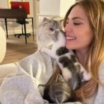 Eda Ece Instagram - Setten eve gelince Matilda'nın çocuklarına ben bakıyorum nöbet değişimi😻