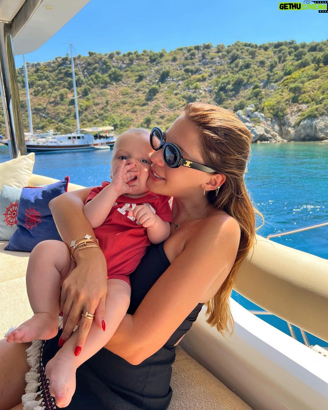 Eda Ece Instagram - Çok mutluyum Marselikom burda!Teyzesiiii🧿❤️🧿