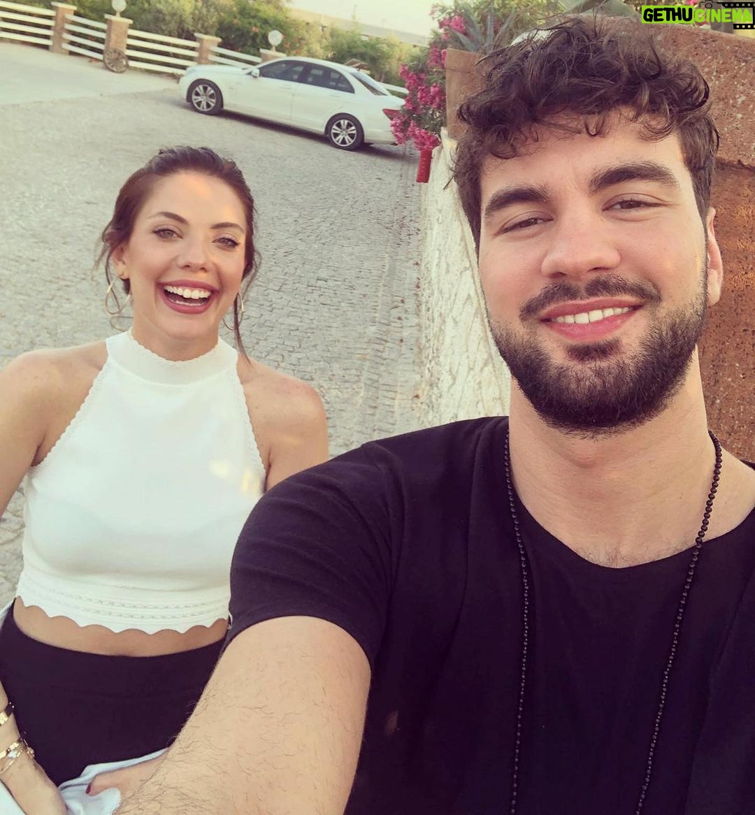 Eda Ece - 778.4K Likes - 3 yıl geçmiş hello 4❤️🔥🥂🧿
