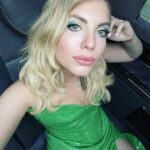 Eda Ece Instagram - #ElleStyleAwards2022 a doğru @akakceh ye ödülünü vermek üzere yoldayım ❤️🙏🏻✨🌟🍾