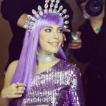 Eda Ece Instagram - "Color! What a deep and mysterious language, the language of dreams!" #paulgaugin "If you respect the art, and you have some talent about you, I'm on your team!" 💜👑🫀🔥 Maske Kimsin Sen yeni bölüm cumartesi 20.00!@foxturkiye @maskekimsinsen 📸: @burcuyetisphotography @burcuyetis #maskedsingerturkey #maskedsinger #maskekimsinsen
