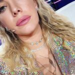 Eda Ece Instagram - Maske Kimsin Sen'de bu hafta! Her cumartesi beraberiz! #XOXO :)⚡️❤️‍🔥🌟⚡️ Styling: @ayybuke @selinkilicc 💖 Makyaj: @hidayetkorkmaz_ 💖 Saç: @mutluahmet.sinan 💖 #maskekimsinsen #maskedsingerturkey #backstage