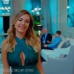 Eda Ece Instagram - #YasakElma 5. Sezon geliyooooor! İnanamıyorum ya 5 olduğuna, vay be!✨😅🎉♥️ Çok heyecanlı! Hadi bakalım geri sayım başlasınnnnn, Eylül'de yayındayız:) ✨ fanlardan güzel yeni videolar bekliyorum elimde bir tek bu var 😂 #YasakElma #season5 #comingsoon #september