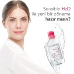 Eda Ece Instagram – Herkese merhaba! Bioderma’nın ilk türk reklam yüzü olmaktan dolayı mutluluk duyuyorum💕 Çok severek kullandığım Sensibio H2O ürünü ile sizlerle yeni bir döneme giriyoruz! Gelişmeler için takipte kalın!! 💕💕💕 

@biodermaturkiye Eda Ece ile yeni bir döneme hazır mısın? 🤩
Bu mutluluğu birlikte paylaşmak ve reklam filmimizi ilk defa bizimle izlemek için 6 Nisan Salı günü Instagram/YouTube üzerinden canlı yayınlanacak online lansmanımıza seni de bekliyoruz! 💖 #SensibioH20 #BiodermaTürkiye #Bioderma #reklam
