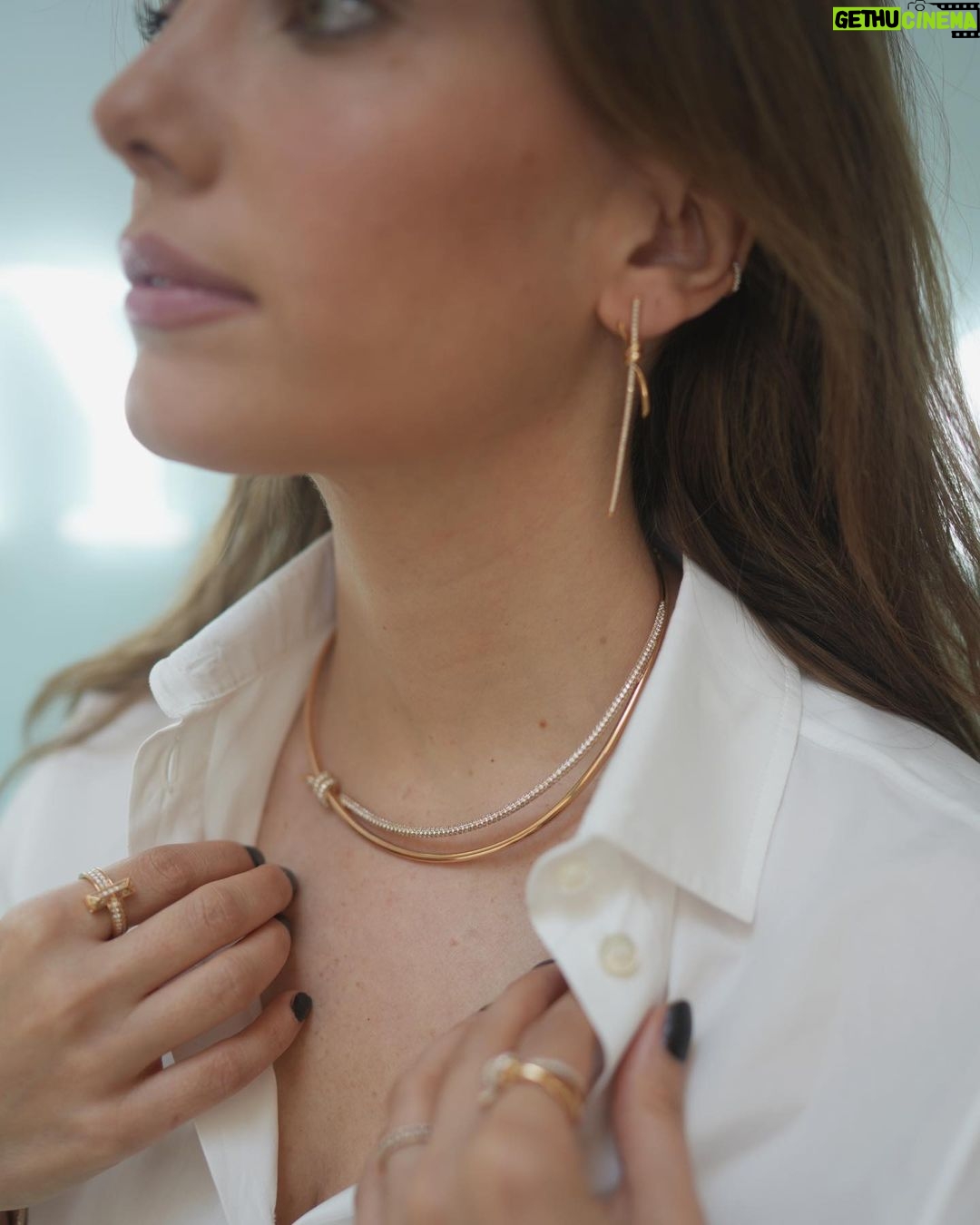 Eda Ece - 600.4K Likes - Breakfast at Tiffany's! 🩵💎 Canım arkadaşlarımın, davetlilerimizin gelmesine hazırlanırken @tiffanyandco #tiffanyandco ✨✨✨✨ #davet #işbirliği