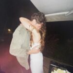 Eda Ece Instagram – Bize sürpriz yapan Mervoşumuz ve Selçuğumuza çok teşekkür ederiz #bffs 🥲♾️🤍 #soontobemarried 🎶🎺🪇🎻🎷🥁