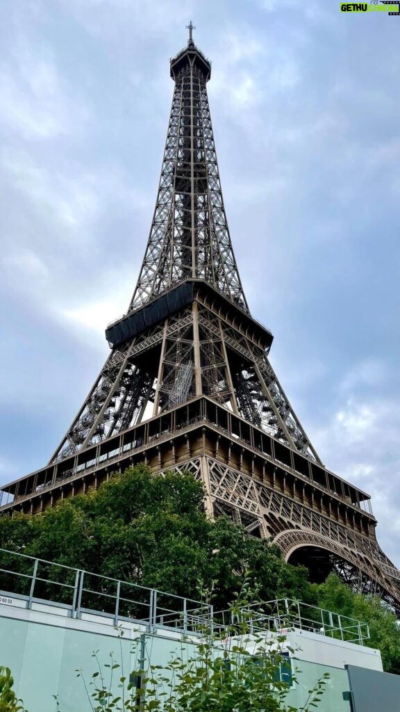 Eddy King Instagram - I will always love you Paris!❤️❤️❤️🤣🤣🤣 . . . . #Paris #tourism #standupcomedy #humour #standupfrance #france