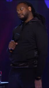 Eddy King Instagram - Mets-moi un 👍🏾 en commentaire si tu as de ce genre de personnage à ton travail🙄🙄🙄😒😒 . . . . . , , #humour #standup #standupcomedy #explorepage #work #workplace #racism #blm #travail #boulot