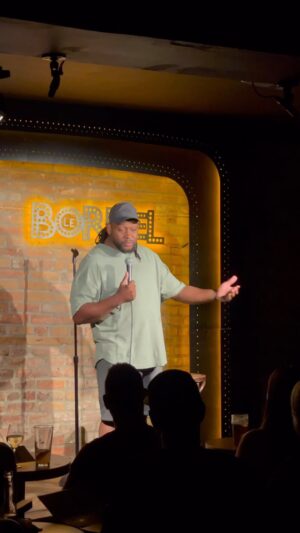 Eddy King Instagram - Prof non-binaire, c’est dure à suivre mais je fais ce que je peux😅😅
.
.
.
.
.
.
.
#rentrée #ecole #backtoschool #professeur #etudiant #quebec #montreal #humour #standupcomedy