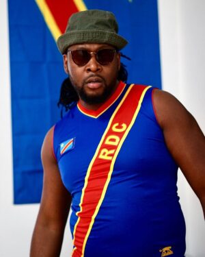 Eddy King Instagram - Mon outfit pour le show du 30 juin, 👍🏾ou 👎🏾?! Dites dans les commentaires!🤣🤣🤣🇨🇩🇨🇩🇨🇩🇨🇩🇨🇩 #BanaMbokaComedy #RDC #humour #Standup #243 #congo 🚨LIEN DANS LA BIO🚨