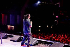 Eddy King Instagram - My summer is great! How’s yours?😁😁😁
.
📸: @jrdn_0fficiel 
#justepourrire #justforlaughs #montreal #eddyking #mokonzi #summer