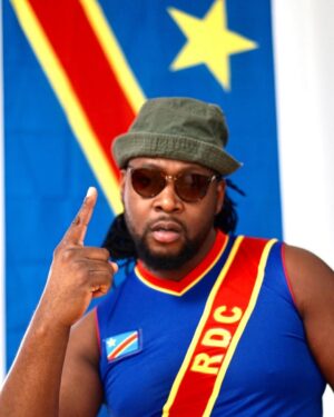 Eddy King Instagram - Mon outfit pour le show du 30 juin, 👍🏾ou 👎🏾?! Dites dans les commentaires!🤣🤣🤣🇨🇩🇨🇩🇨🇩🇨🇩🇨🇩 #BanaMbokaComedy #RDC #humour #Standup #243 #congo 🚨LIEN DANS LA BIO🚨