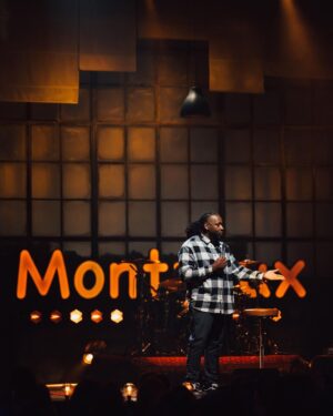Eddy King Instagram - Grooooos merci à mon frérot @jasonbrokerss de m’avoir invité sur son gala à @montreuxcomedy !! C’était un vrai délire en famille!! S/O à @virgfortin et @redasaouiofficiel on a représenté notre L’aile #514🤣🤣 Mention spéciale à mon frérot @mehdibousaidan pour m’avoir aidé à travailler sur mon set, sans toi j’étais cuit!!😅😅😅
.
.
📸: @bylucadevita 
.
.
.
.
.
.
.
.
.
#montreux #montreuxcomedy #suisse #swizerland #humour #comedy #standupcomedy #514 #Montreal #humoriste #rdc #congo #243 #mokonzi #EDDYKING
