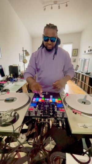 Eddy King Instagram - Ces lunettes me mettent dans un mood!😎😎😎🤣🤣🤣🤣…Ça faisait longtemps que je ne m’étais pas fait un petit délire sur mes tables!
.
.
.
.
.
.
.
.
#apache #nas #freshprince #madeyoulook #hiphop #turntablist #turntablism #turntables #dj #deejay #serato #thechnics #pioneer #djms9 #