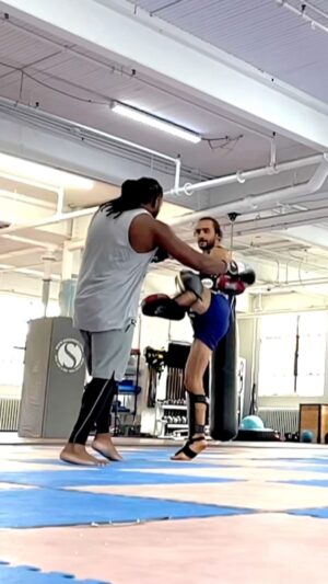 Eddy King Instagram - La voix du Ninja Congolais qui sommeille en moi! 🇨🇩🇨🇩🥷🏾🥷🏾🧘🏾‍♂️🧘🏾‍♂️
.
.
.
.
.
.
#congo #muaythai #rdc #kin #kinshasa #243 #montral #quebec #mma #bjj #ufc #martialarts #gym #fitness #training #humour #comedy #eddyking #mokonzi #standupcomedy #thailong #boxing #boxe #kickboxing #fights