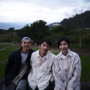 Edward Chen Instagram - 人生第一次實境就這樣完成了

首先要先謝謝小任，一開始我怕得要死，每天她都在我旁邊像帶小孩一樣怕我餓拍我睏，阿我就像小孩子一樣放電放完就臭臉，這次還多了一個短短，真的最累的是她！

再來是謝謝這趟旅程遇到的所有人，很開心交到一群無話不談的朋友，很開心這過程裡面有開心、難過、爭執、和解，這些過程都因我們的真心而到達一個美麗的和諧，謝謝你們讓我知道與其擔心自己做不到更應該相信所有人都會幫你完成它！愛你們光開門的每位夥伴！

最後，謝謝所有支持跟知道光開門的朋友們，謝謝你們願意用心感受，然後跟著我們生活很多很多天，慢慢的瞭解我們、鼓勵跟愛我們！也許不是多好，但因為你們的支持我相信它更好一點點了！

@light.reality.tv @ericchou0622 @zkuanchen @chenyihan1112 @loveruby_official @cheryllovel0ve @aohsuehfu